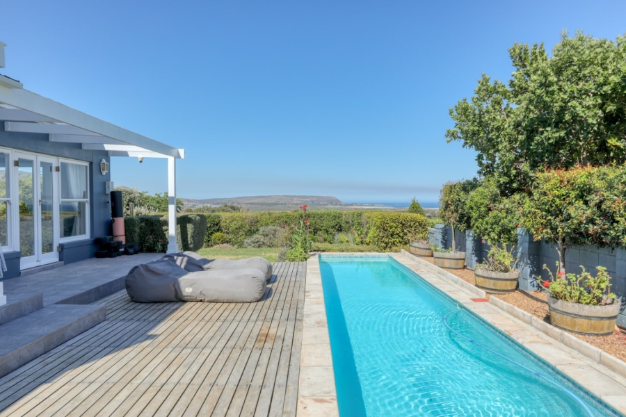 To Let 3 Bedroom Property for Rent in Noordhaven Western Cape